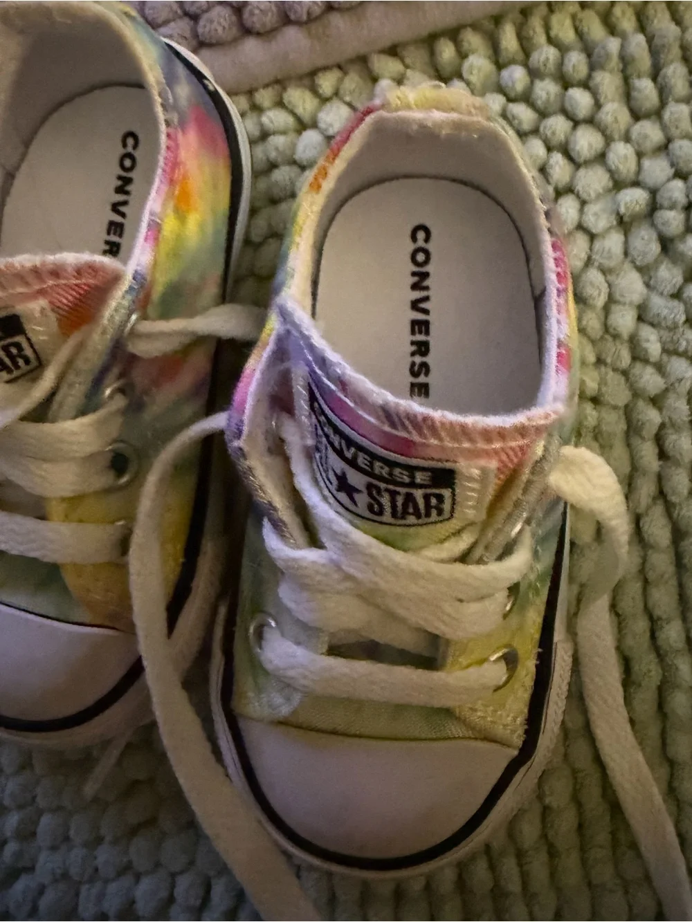 Converse Kids Low Top Tie-Dye Sneakers - White with Rainbow Accents size 4!